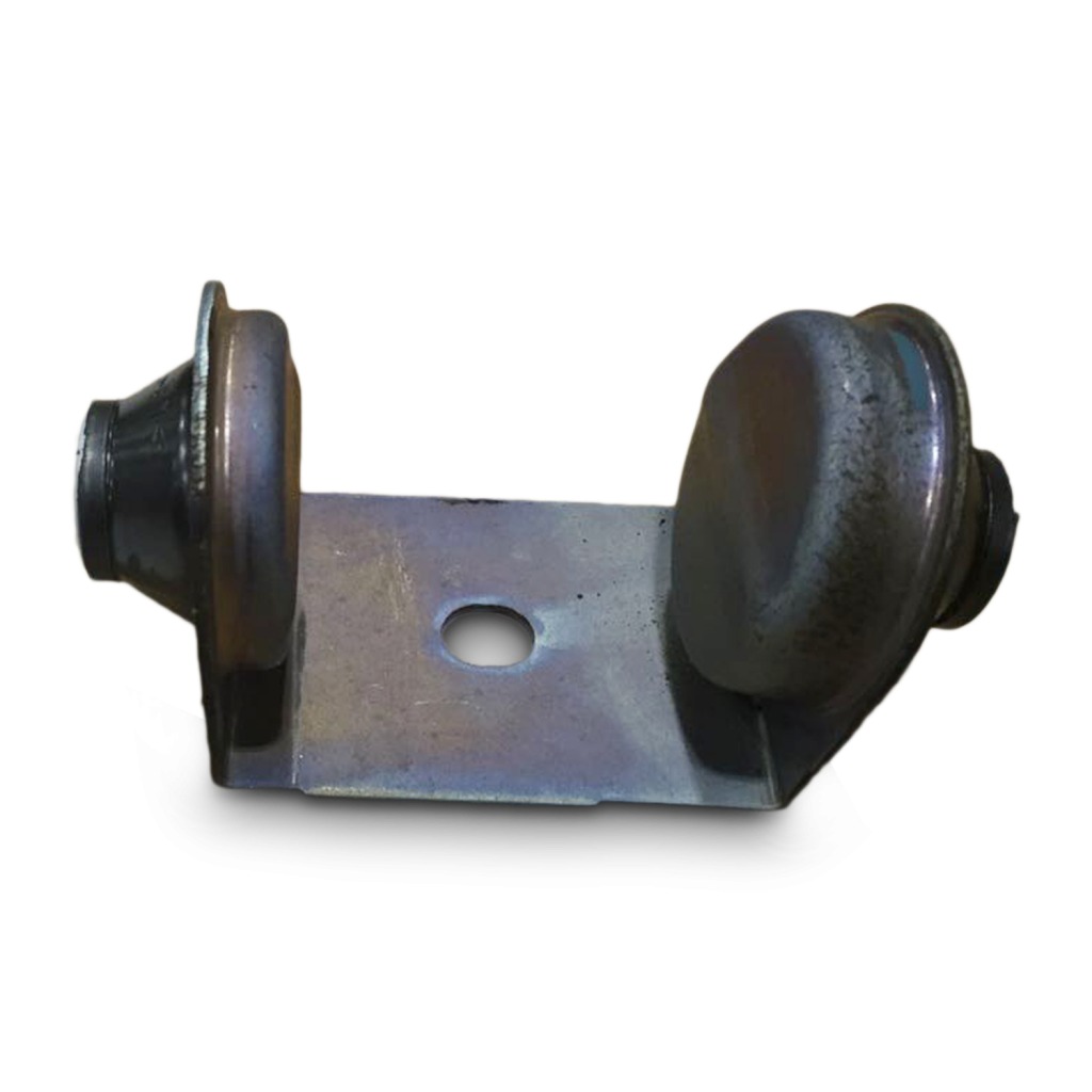 Axle housing/engine mount bearing 1844A7